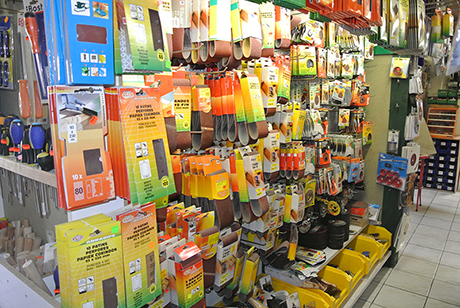 découvrez la quincaillerie queyroi : une large gamme de produits de qualité pour tous vos projets de bricolage et d'aménagement.