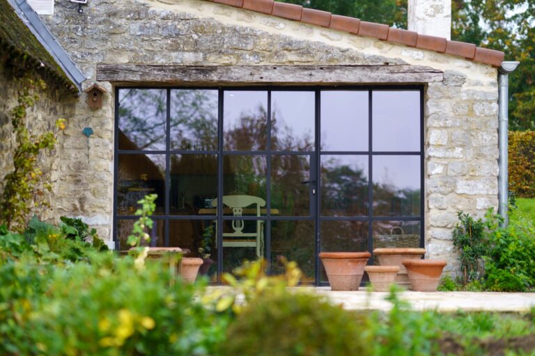 découvrez notre sélection de quincaillerie rustique pour une décoration authentique et chaleureuse, idéale pour sublimer vos espaces avec charme et tradition.