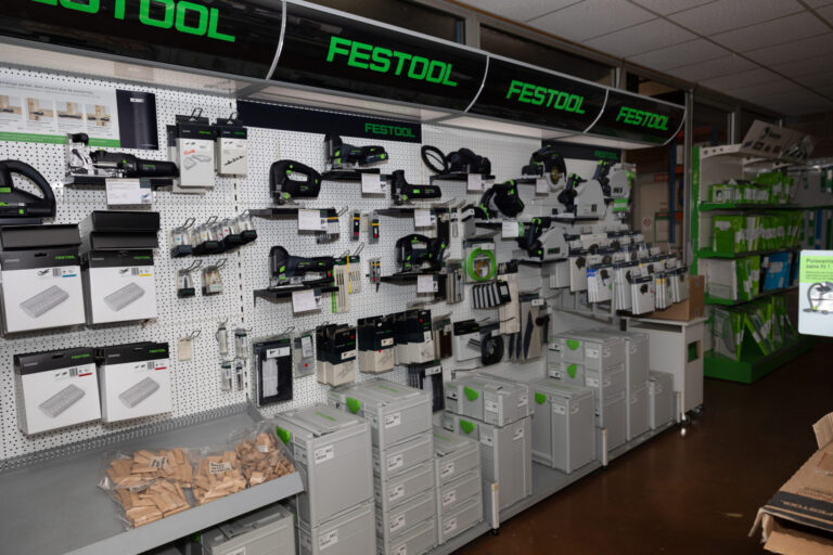 découvrez notre quincaillerie à saint-étienne-de-tulmont : un large choix d'outils, matériaux et accessoires pour tous vos projets de bricolage et rénovation.