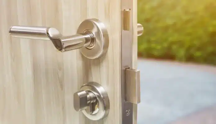 découvrez comment choisir la serrure de porte idéale pour assurer votre sécurité. guide complet des critères essentiels pour un achat efficace et sécurisé.